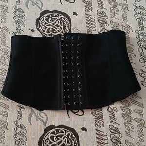 Luxx curves waist trainer to get Cardi B's waist!